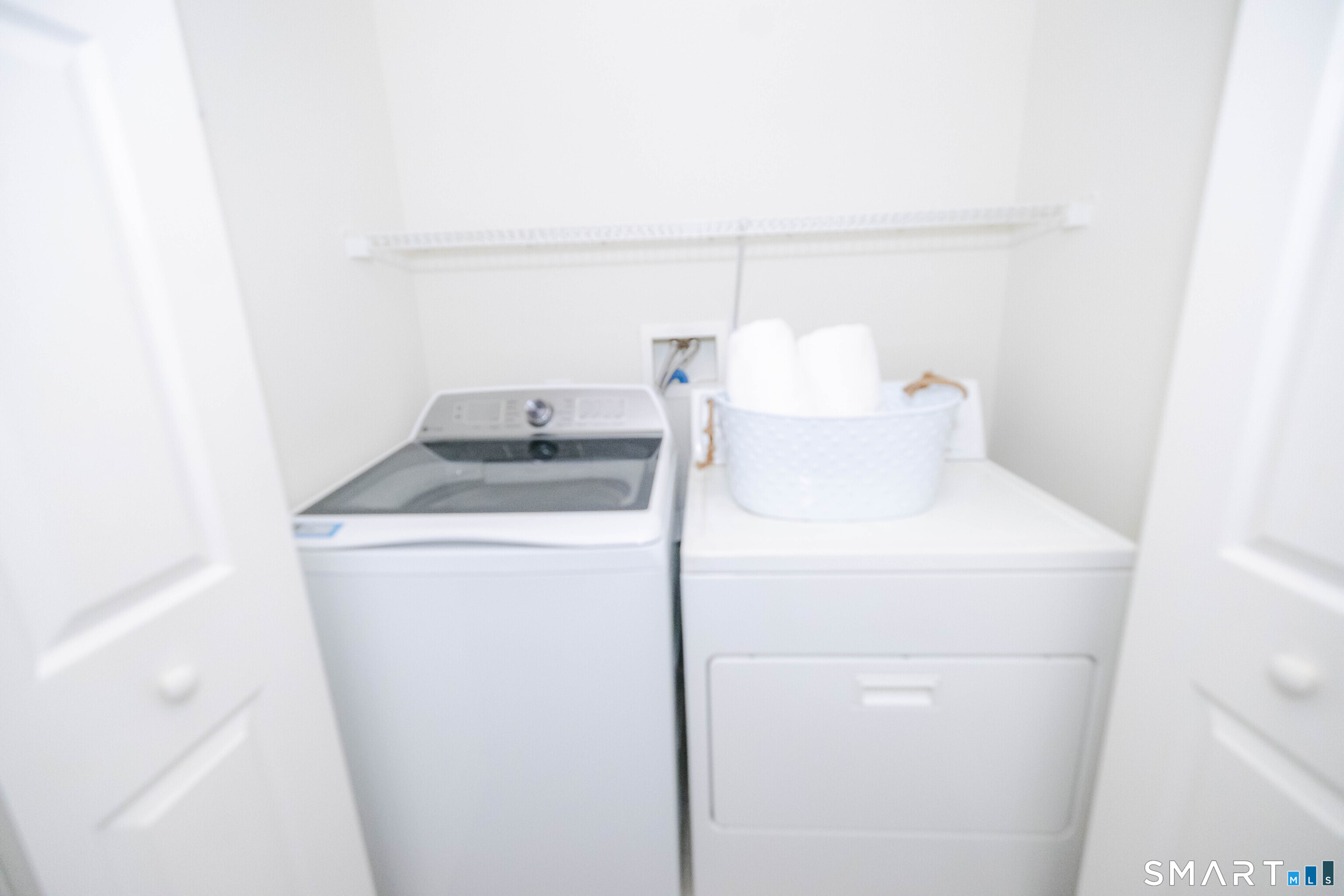 1502 Pinnacle Way, Unit 1502 Danbury, CT 06811 - Photo 32 of 45 a utility room with dryer and washer
