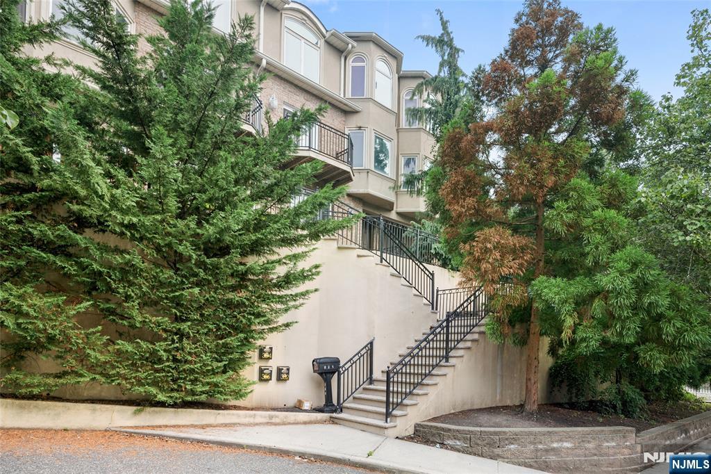 352 Gorge Road Cliffside Park, NJ 07010 - Photo 20 of 21 Gallery Image 20