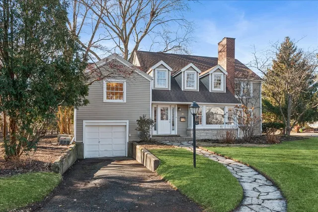 $720,000 | 100 Williamsburg Road, Evanston, IL 60203