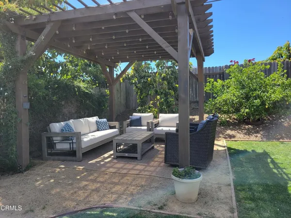 $929,000 | 425 Banner Avenue, Ventura, CA 93004