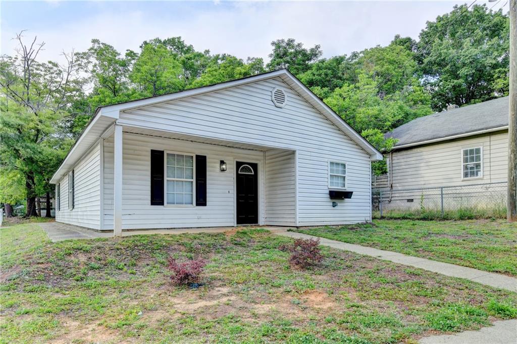 801 Davis Street Monroe, GA 30655 - Photo 3 of 33 a front view of house with yard and trees in the background
