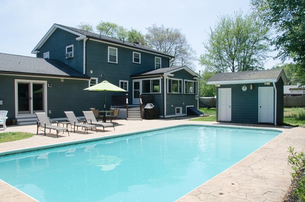 61 Alan Road Hamilton, MA 01982 - Photo 3 of 27 Gallery Image 3