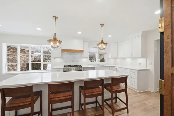 $1,600,000 | 8 Concord Drive, Oak Brook, IL 60523