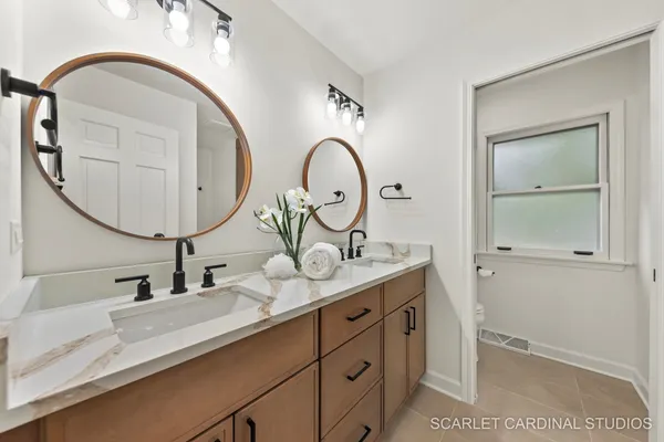 $1,600,000 | 8 Concord Drive, Oak Brook, IL 60523