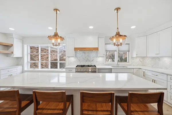 $1,600,000 | 8 Concord Drive, Oak Brook, IL 60523