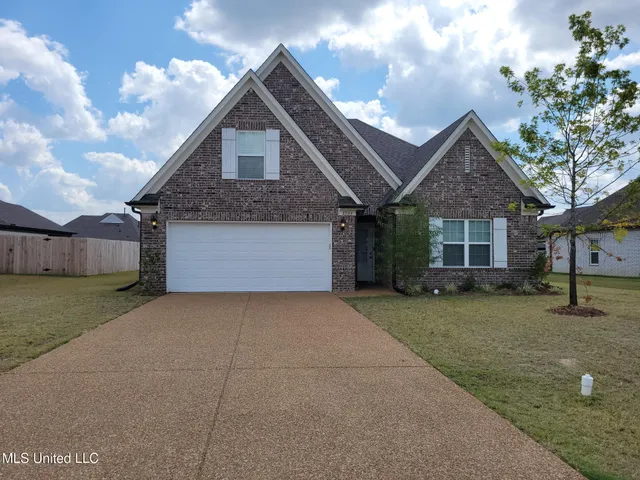 $325,900 | 2263 Dela Drive, Southaven, MS 38672