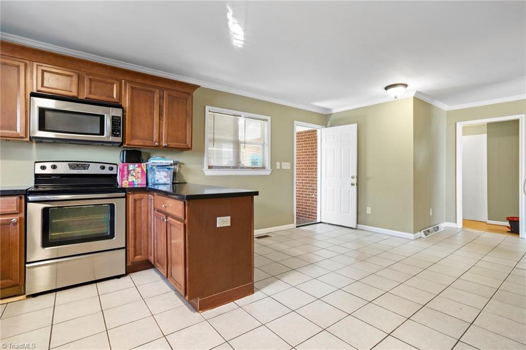 526 Polo Road Winston-Salem, NC 27106 - Photo 8 of 26 Gallery Image 8