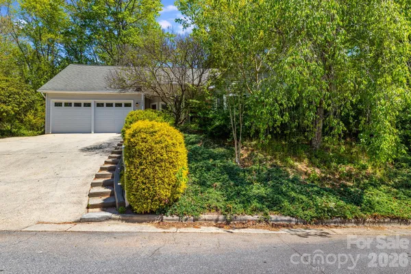 $700,000 | 132 Fox Cross Drive, Brevard, NC 28712