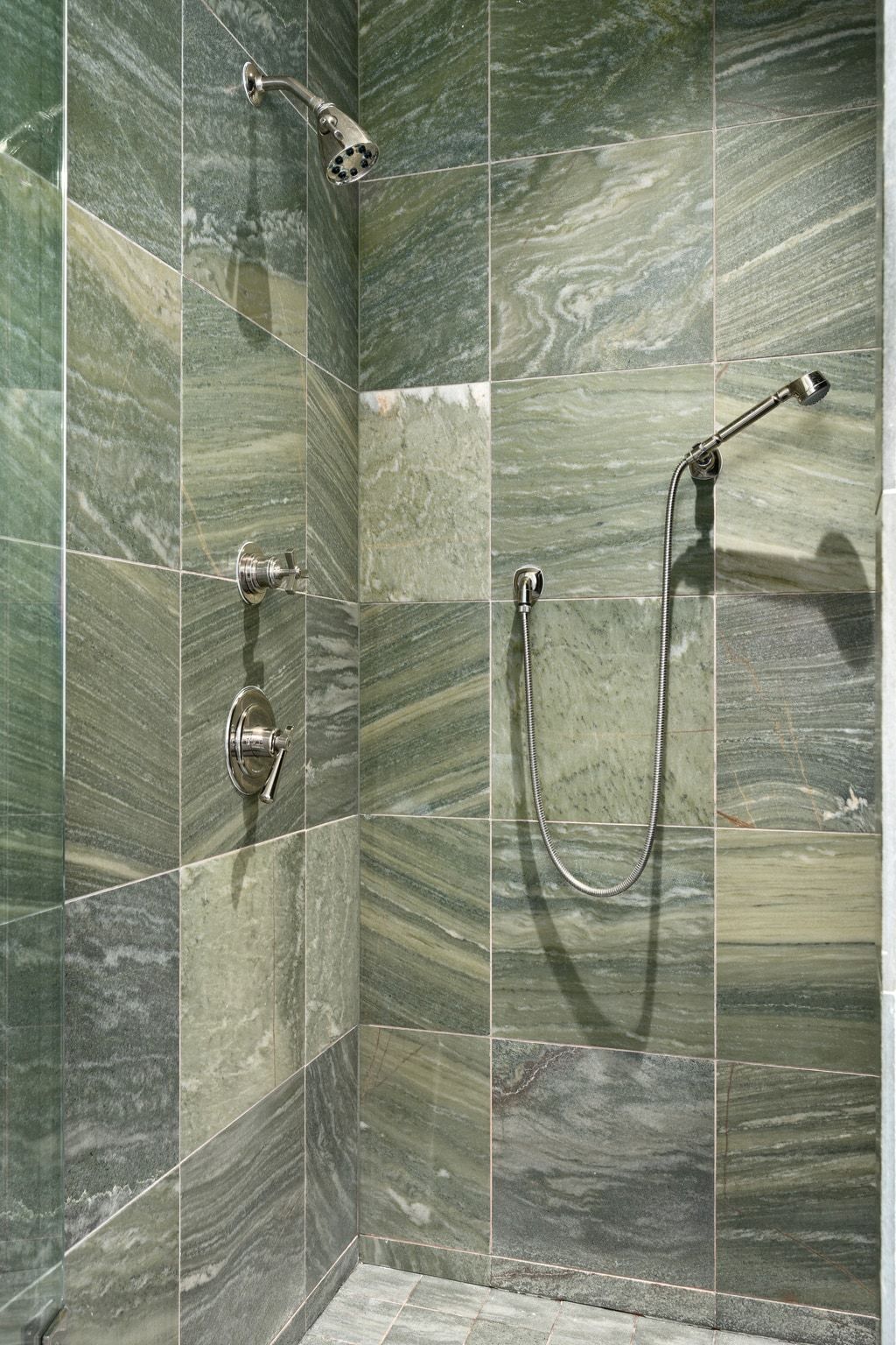 200 Congress Avenue, Unit 24E Austin, TX 78701 - Photo 21 of 40 a bathroom with a shower