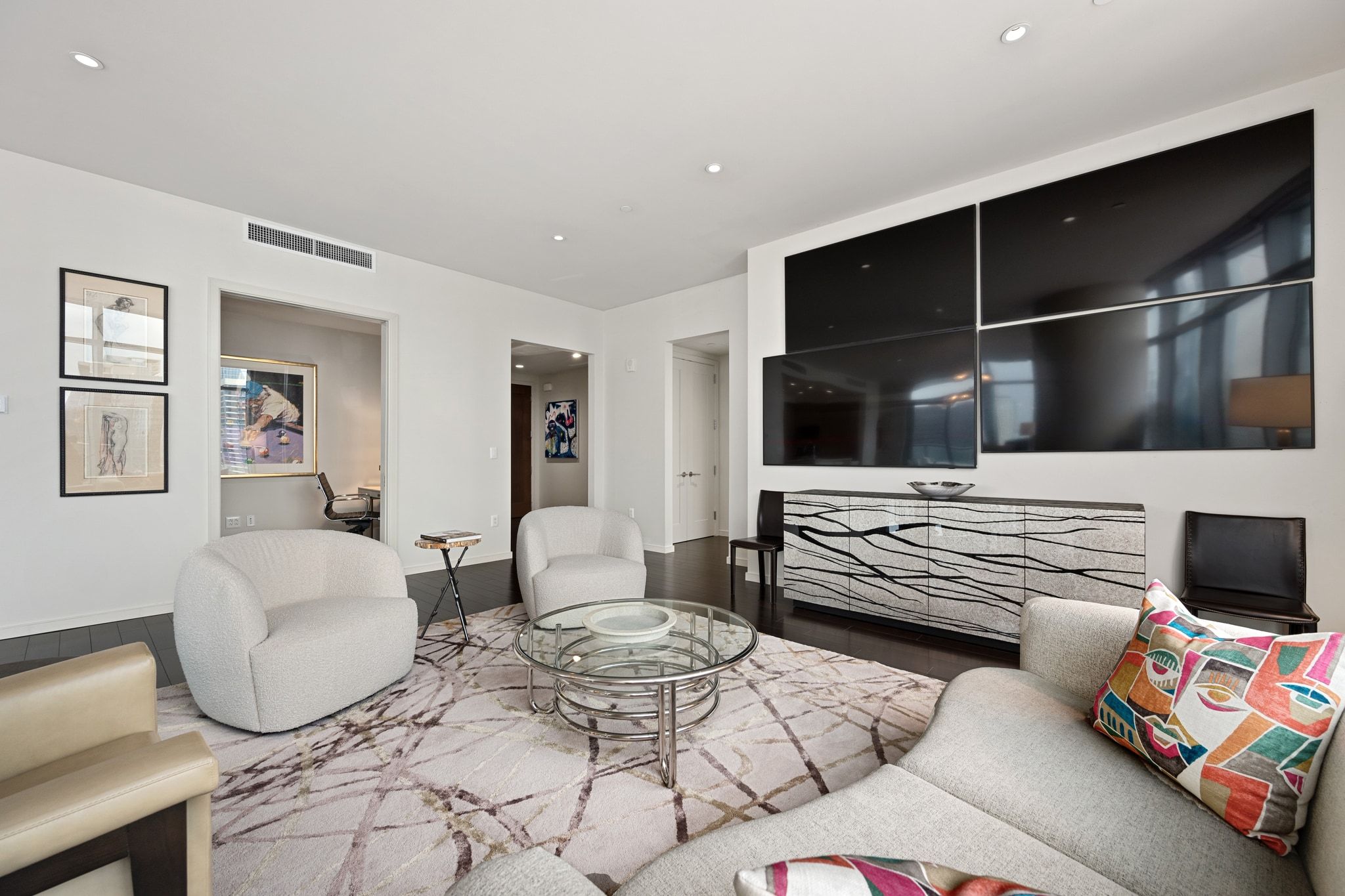 200 Congress Avenue, Unit 24E Austin, TX 78701 - Photo 4 of 40 a living room with furniture and a flat screen tv
