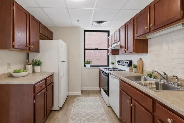 $2,000 | 1015 Elm Street, Manchester, NH 03101