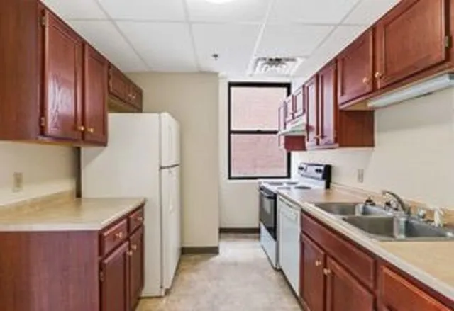 $2,000 | 1015 Elm Street, Manchester, NH 03101