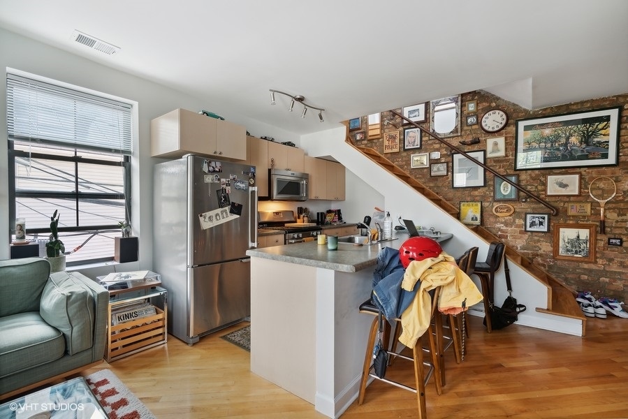 1310 West 18th Street, Unit 2D Chicago, IL 60608 - Photo 3 of 6 a view of a livingroom with furniture and workspace