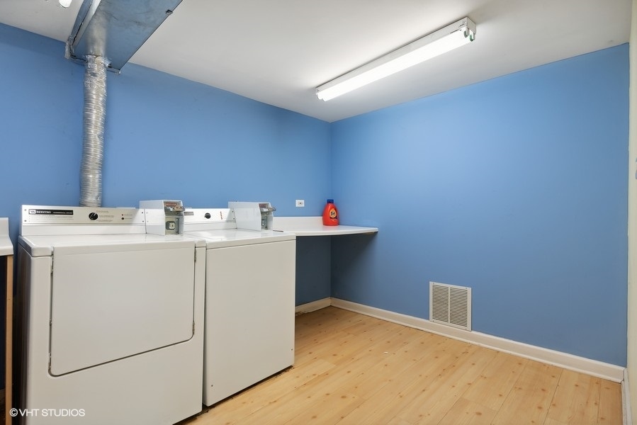 1310 West 18th Street, Unit 2D Chicago, IL 60608 - Photo 6 of 6 a utility room with dryer and washer