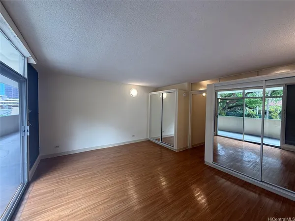 $1,800 | 952 Ahana Street, Unit 174, Honolulu, HI 96814