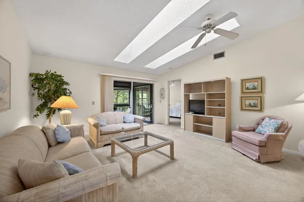 $245,000 | 8323 Southeast Croft Circle, Unit N9, Hobe Sound, FL 33455