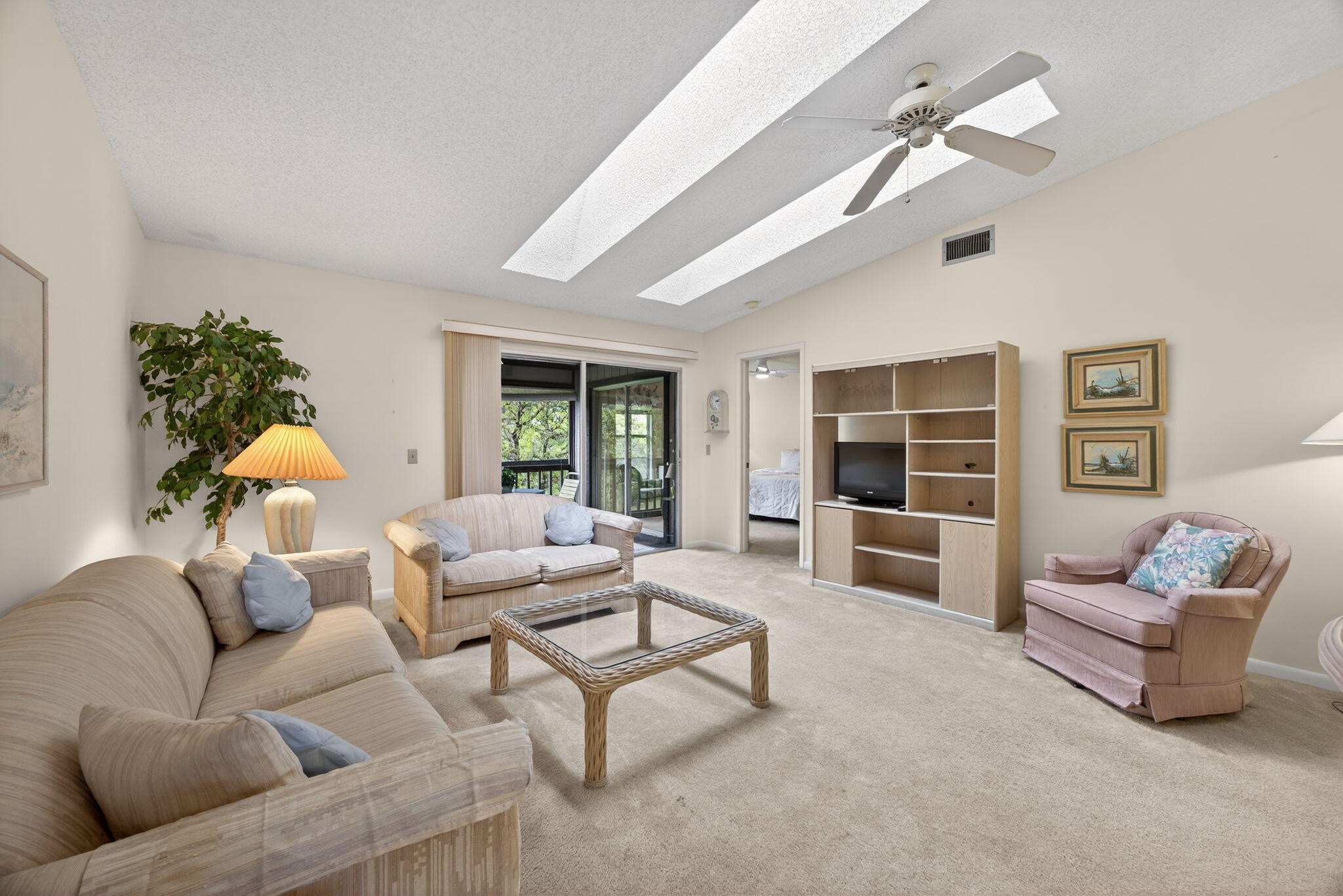 8323 Southeast Croft Circle, Unit N9 Hobe Sound, FL 33455 - Photo 15 of 66 Living area