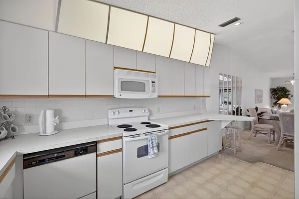 $245,000 | 8323 Southeast Croft Circle, Unit N9, Hobe Sound, FL 33455
