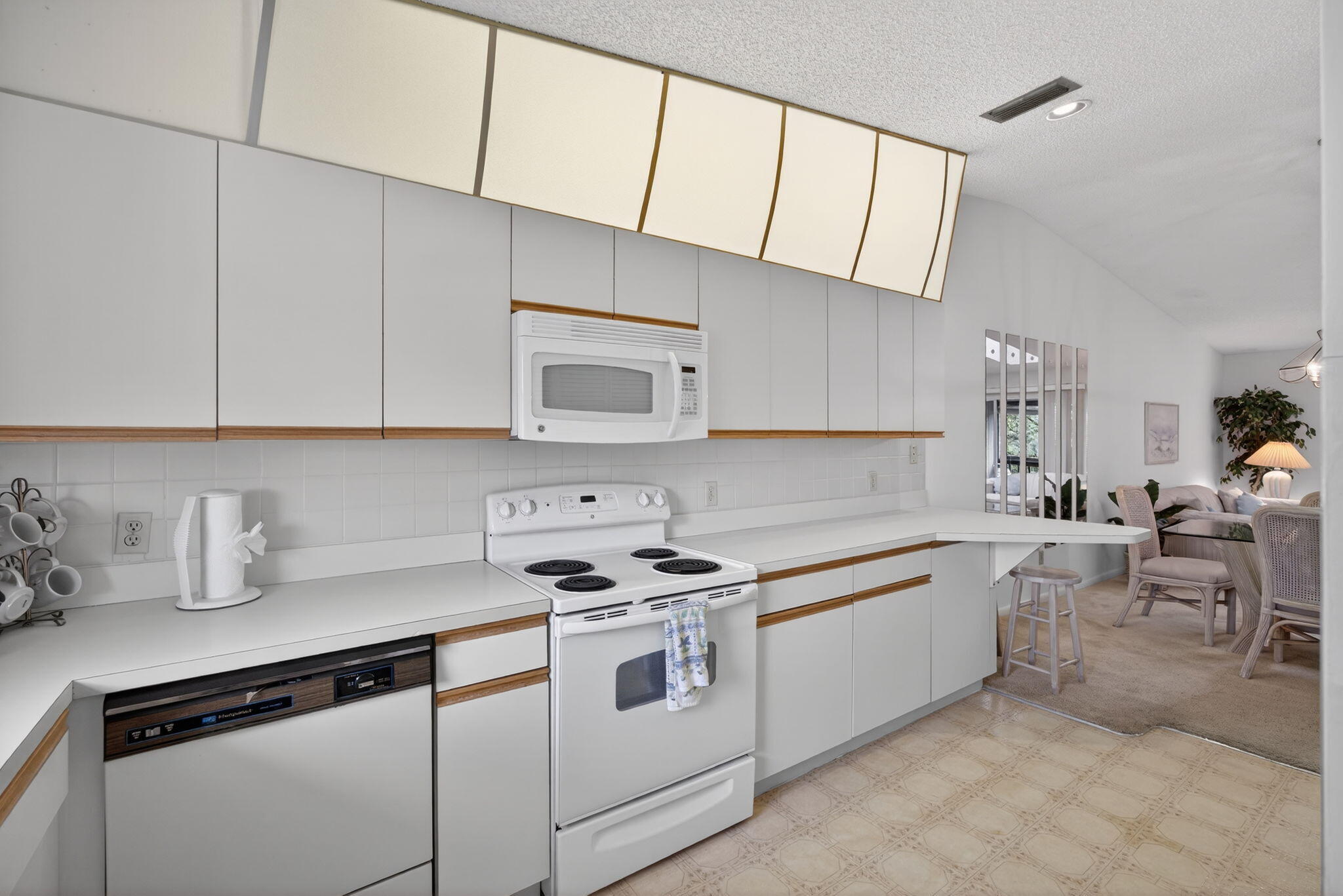 8323 Southeast Croft Circle, Unit N9 Hobe Sound, FL 33455 - Photo 5 of 66 Kitchen