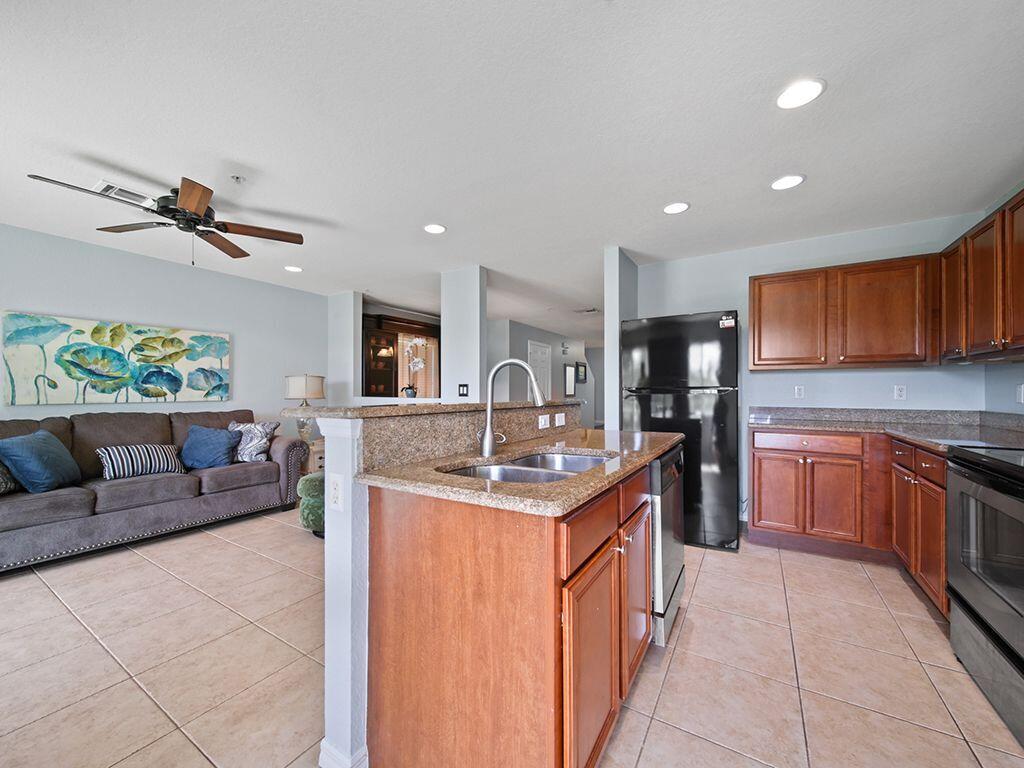 5293 Southeast Jennings Lane Stuart, FL 34997 - Photo 11 of 29 Kitchen-family area