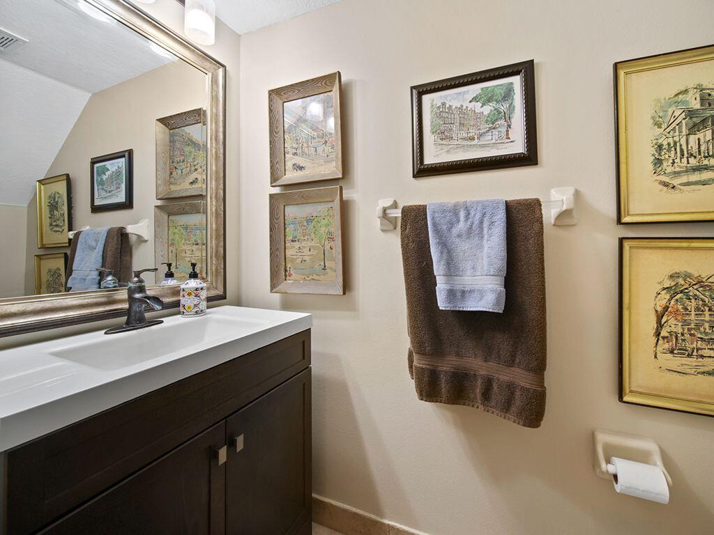 5293 Southeast Jennings Lane Stuart, FL 34997 - Photo 13 of 29 Half bathroom