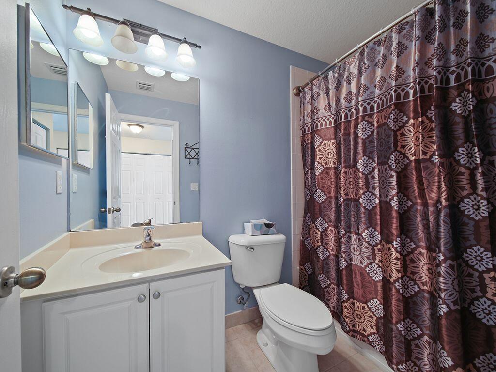 5293 Southeast Jennings Lane Stuart, FL 34997 - Photo 23 of 29 Guest bathroom