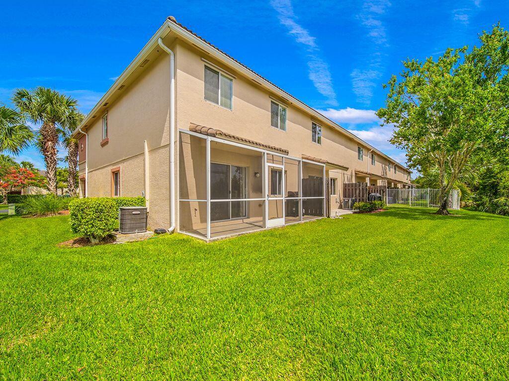 5293 Southeast Jennings Lane Stuart, FL 34997 - Photo 27 of 29 Yard