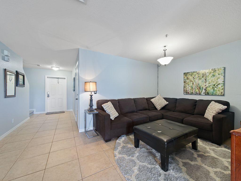 5293 Southeast Jennings Lane Stuart, FL 34997 - Photo 4 of 29 Living room -foyer