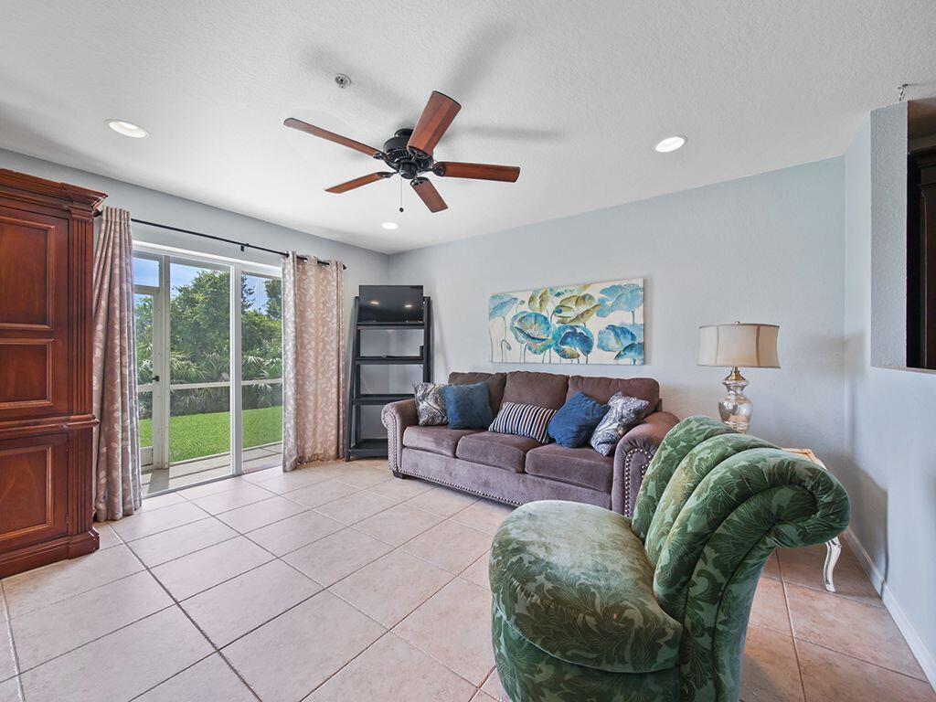 5293 Southeast Jennings Lane Stuart, FL 34997 - Photo 7 of 29 Living area