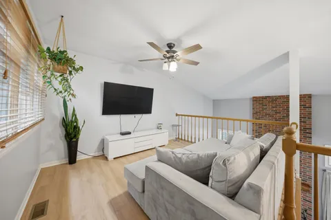 $335,000 | 125 South Atherton Court, Bloomingdale, IL 60108