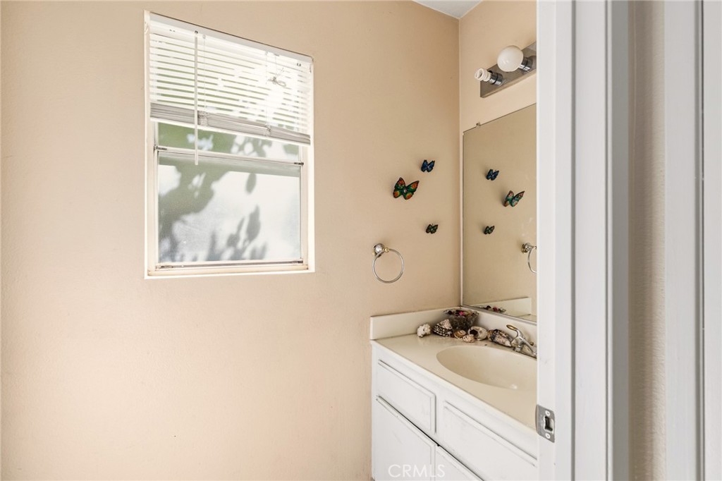11545 Honeyglen Road Pacoima, CA 91331 - Photo 12 of 28