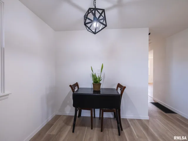 $219,900 | 208 Elmhurst Drive, Washington, IL 61571