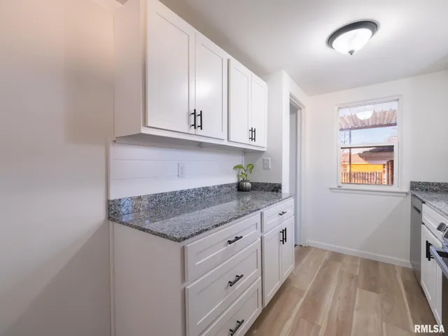 $219,900 | 208 Elmhurst Drive, Washington, IL 61571