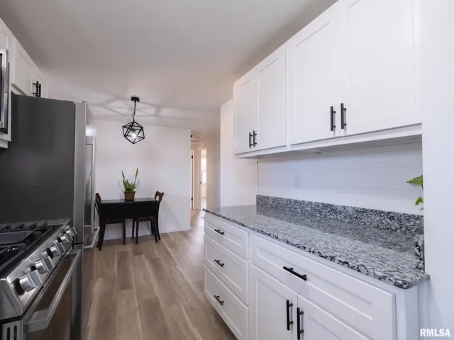 $219,900 | 208 Elmhurst Drive, Washington, IL 61571