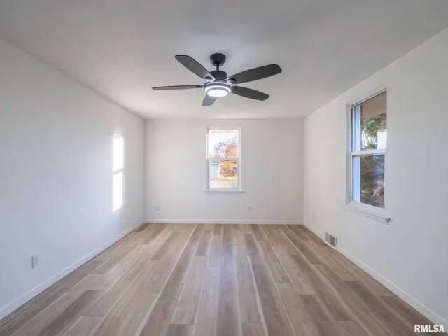 $219,900 | 208 Elmhurst Drive, Washington, IL 61571