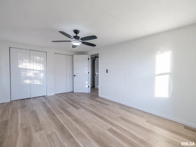 $219,900 | 208 Elmhurst Drive, Washington, IL 61571