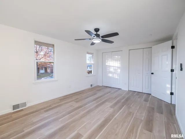 $219,900 | 208 Elmhurst Drive, Washington, IL 61571