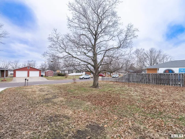 $219,900 | 208 Elmhurst Drive, Washington, IL 61571