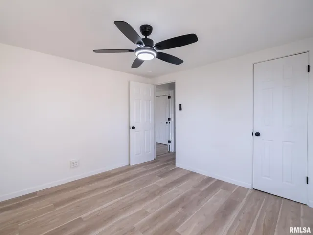 $219,900 | 208 Elmhurst Drive, Washington, IL 61571