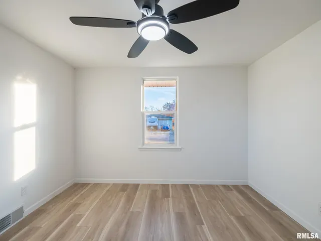 $219,900 | 208 Elmhurst Drive, Washington, IL 61571