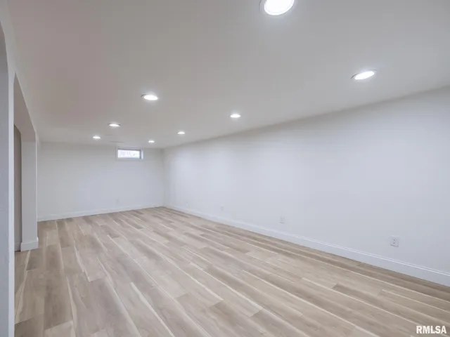 $219,900 | 208 Elmhurst Drive, Washington, IL 61571