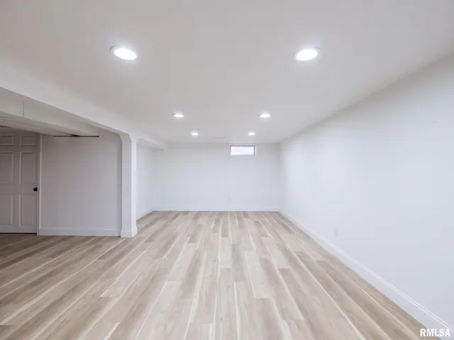 $219,900 | 208 Elmhurst Drive, Washington, IL 61571