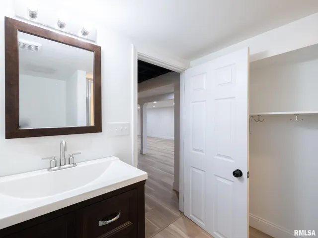 $219,900 | 208 Elmhurst Drive, Washington, IL 61571