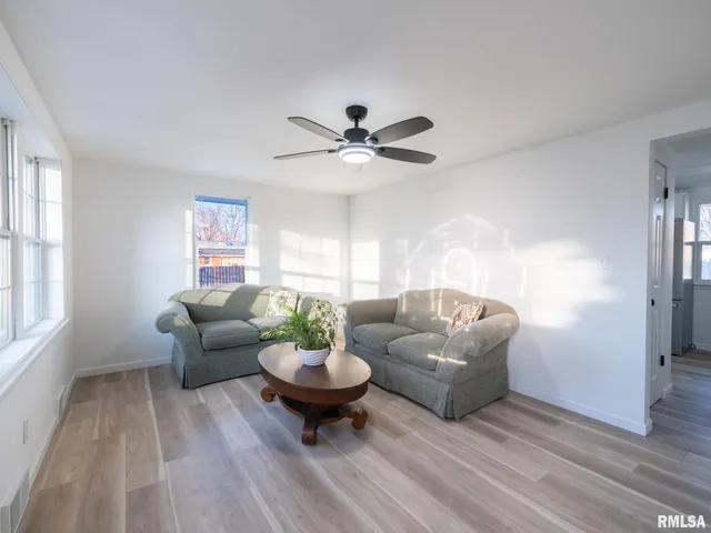 $219,900 | 208 Elmhurst Drive, Washington, IL 61571