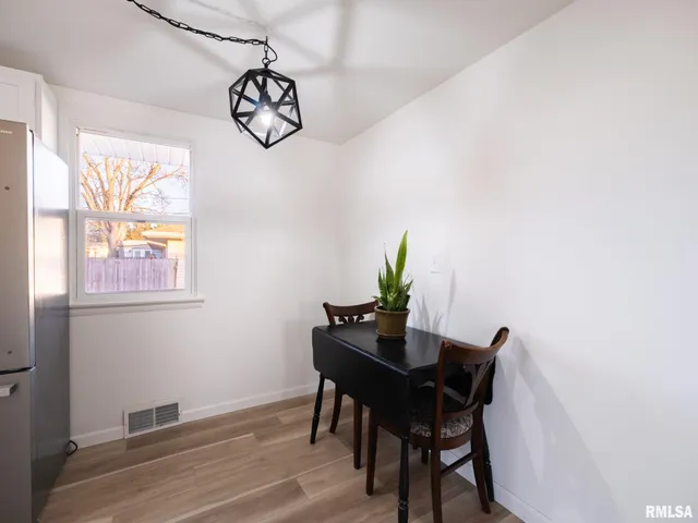 $219,900 | 208 Elmhurst Drive, Washington, IL 61571