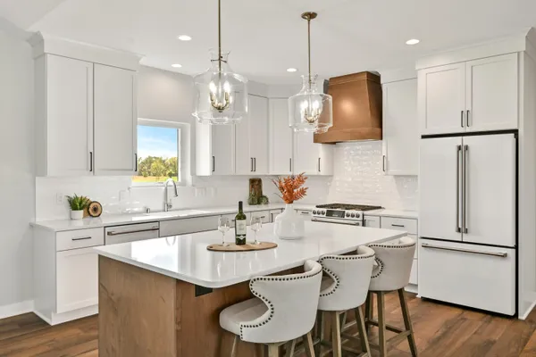 $1,050,000 | N66-w34839 Baltic Pass, Oconomowoc, WI 53066