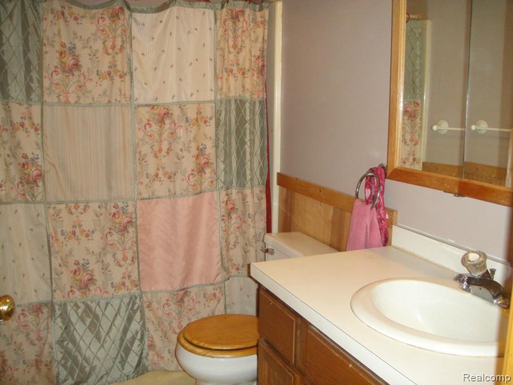 3366 Dutcher Road Howell, MI 48843 - Photo 7 of 20 Dutcher Master BR 003.jpg