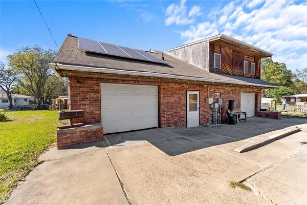 $180,000 | 524 South Preston Street, Wolfe City, TX 75496