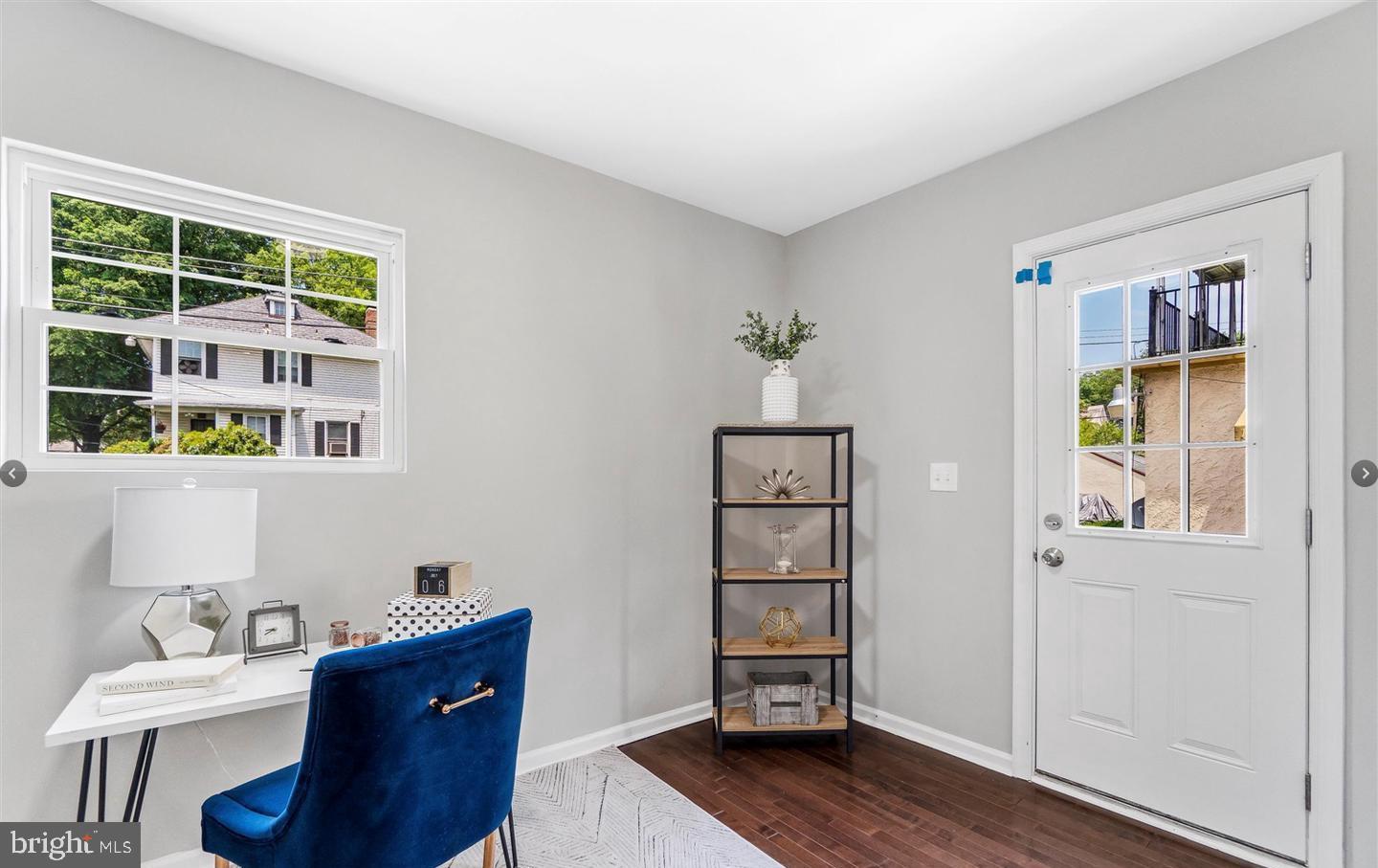3400 Dennlyn Road Baltimore, MD 21215 - Photo 24 of 32 Bright and inviting entryway space.