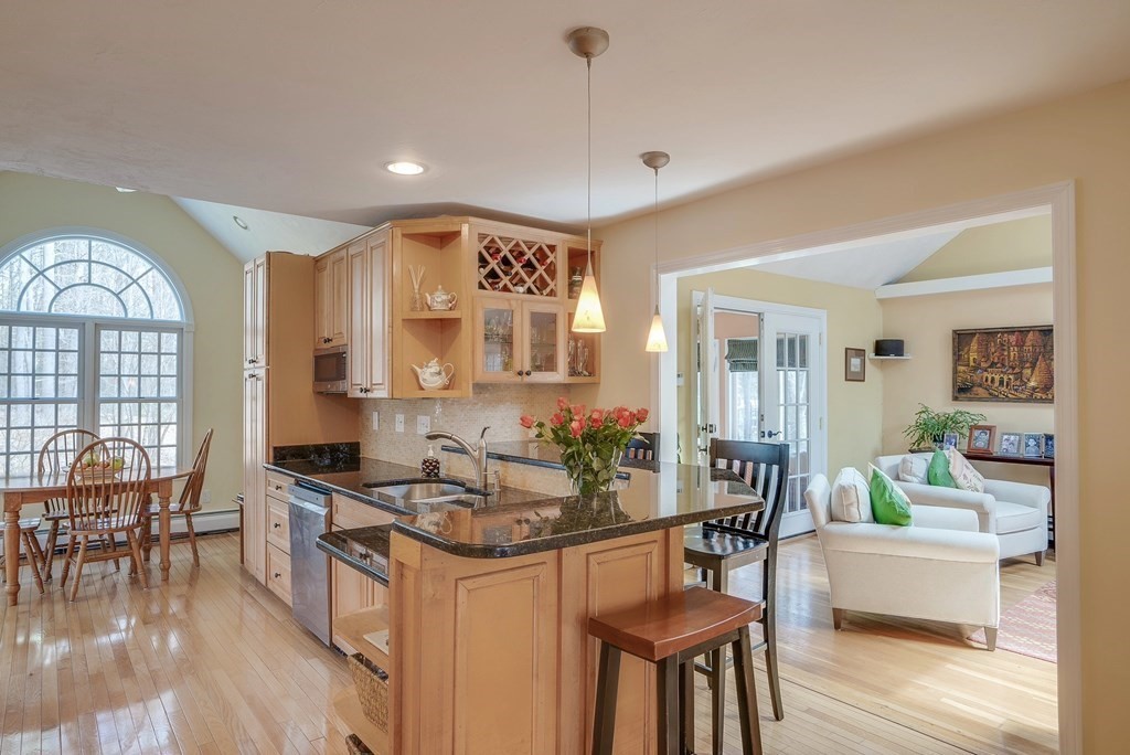 35 Gould Road Bedford, MA 01730 - Photo 6 of 42 Gallery Image 6